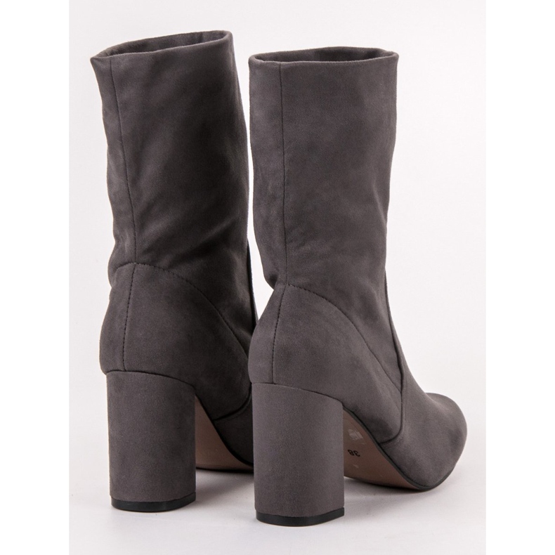 Super Mode Botas deslizantes em um poste cinza 1 Super Mode Botas deslizantes em um poste cinza 1