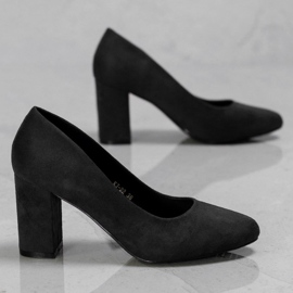 Ch. Creation Bombas em um pilar preto 1 Ch. Creation Bombas em um pilar preto 1