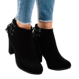 Botins de camurça preta no poste JA75 preto 2