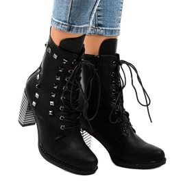 Botas pretas com tachas F117 preto 2