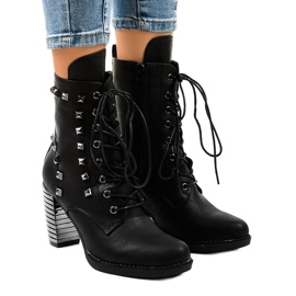 Botas pretas com tachas F117 preto 1