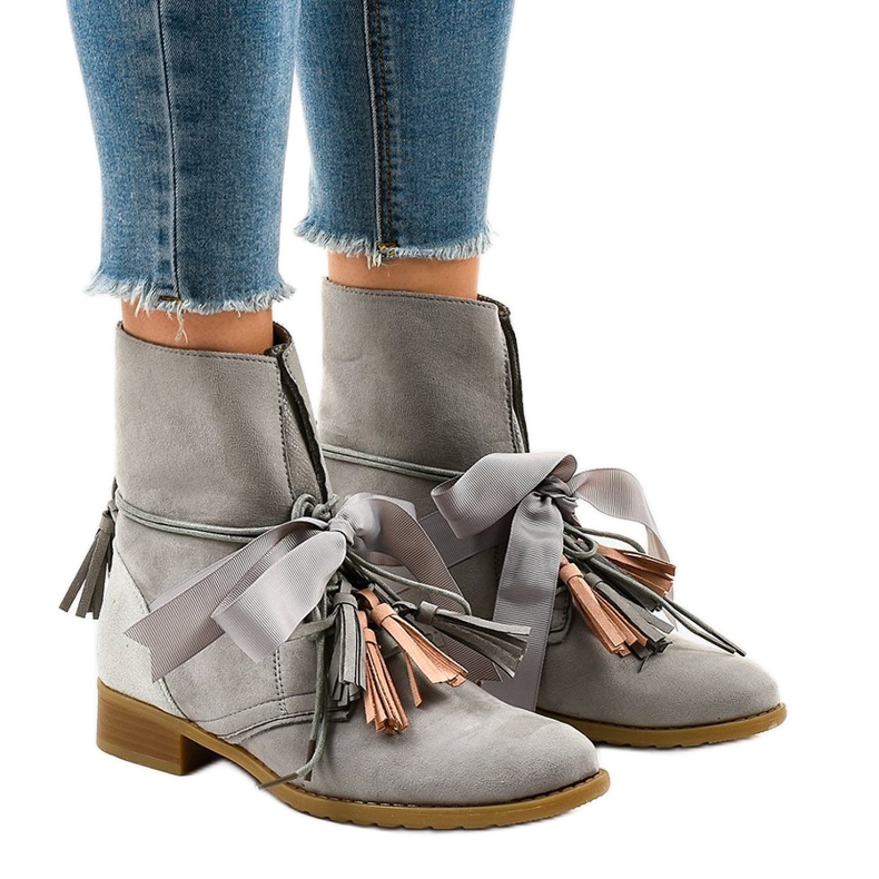 Botas rasas cinza amarradas com franjas A-226 1