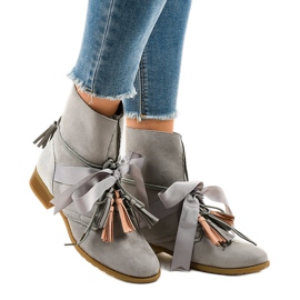 Botas rasas cinza amarradas com franjas A-226 2