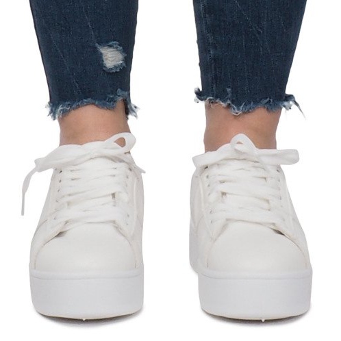 Tênis brancos na plataforma Livet De Lux 1