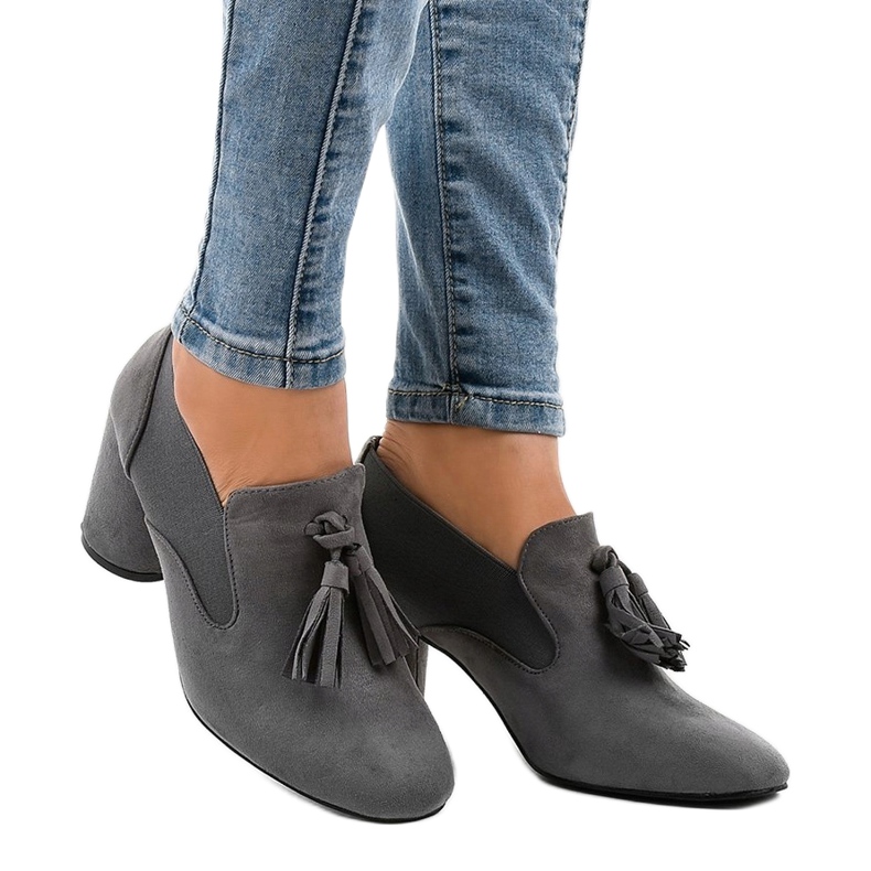 Bombas de camurça cinza no poste LL-97P 1 Bombas de camurça cinza no poste LL-97P 1