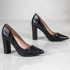 Diamantique Bombas em um pilar preto 1