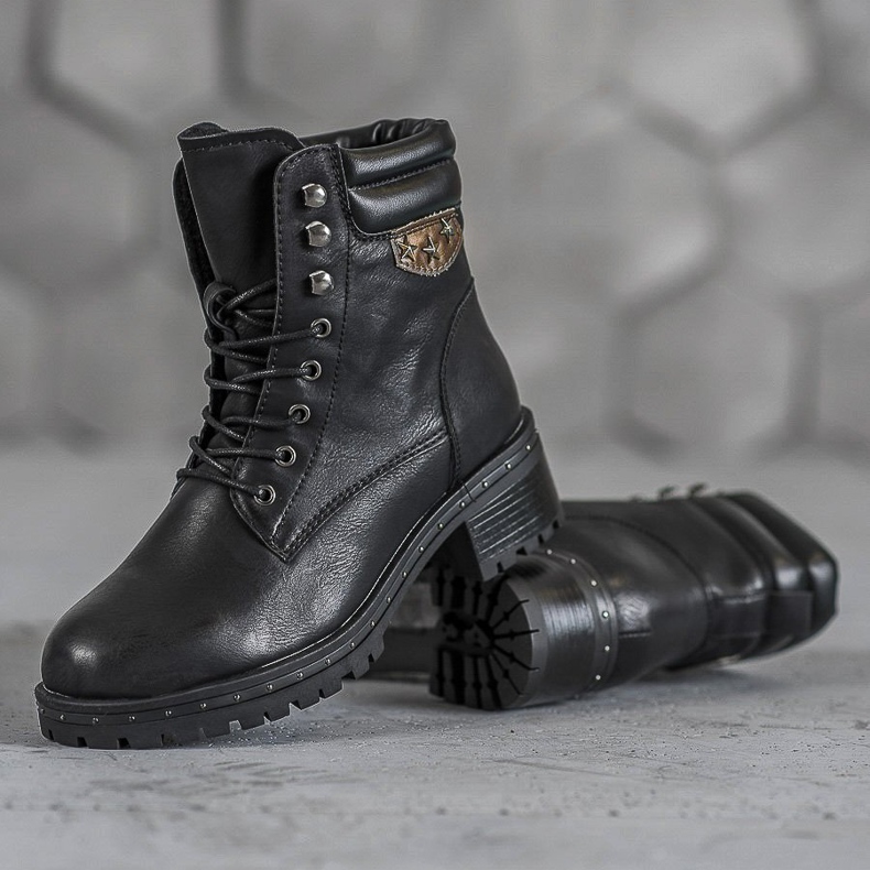 SHELOVET Botas militares em um poste preto 1