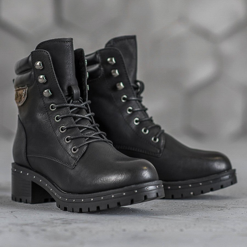 SHELOVET Botas militares em um poste preto 2