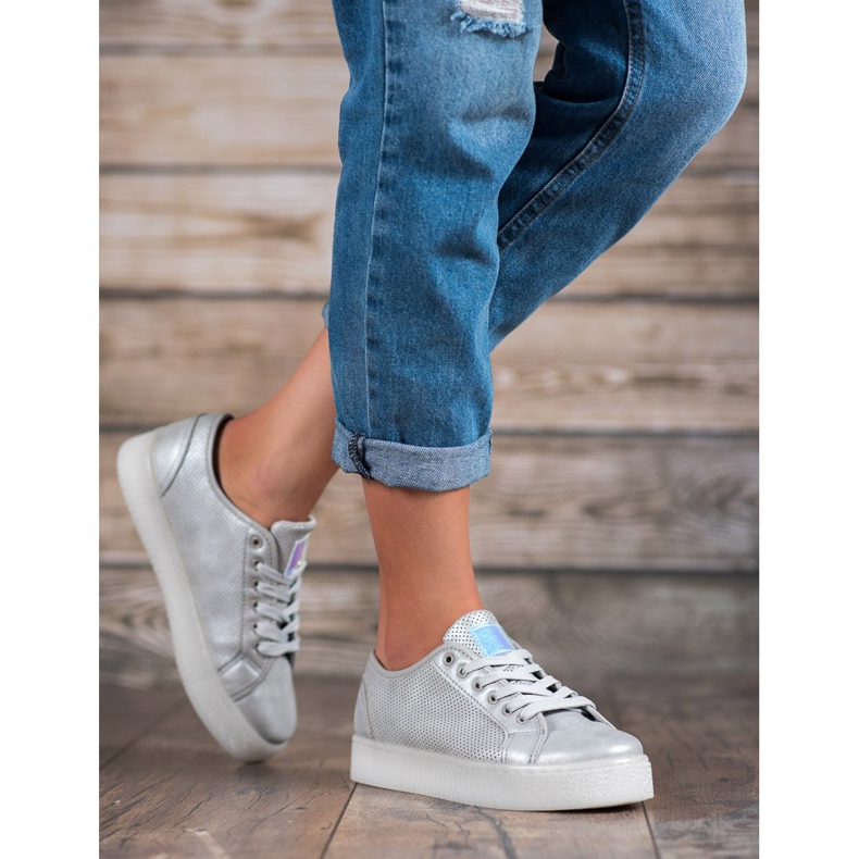 Tênis prateados cinza 2