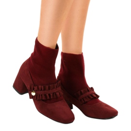 Bombas de veludo vermelho na coluna JM8118Y 1