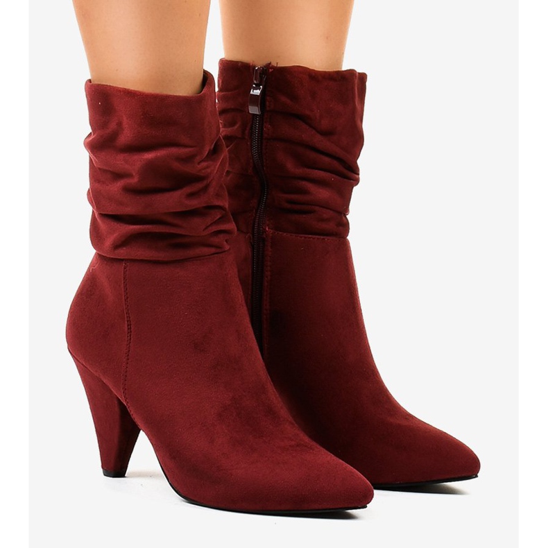 Botas de camurça marrom no poste F027 vermelho 1
