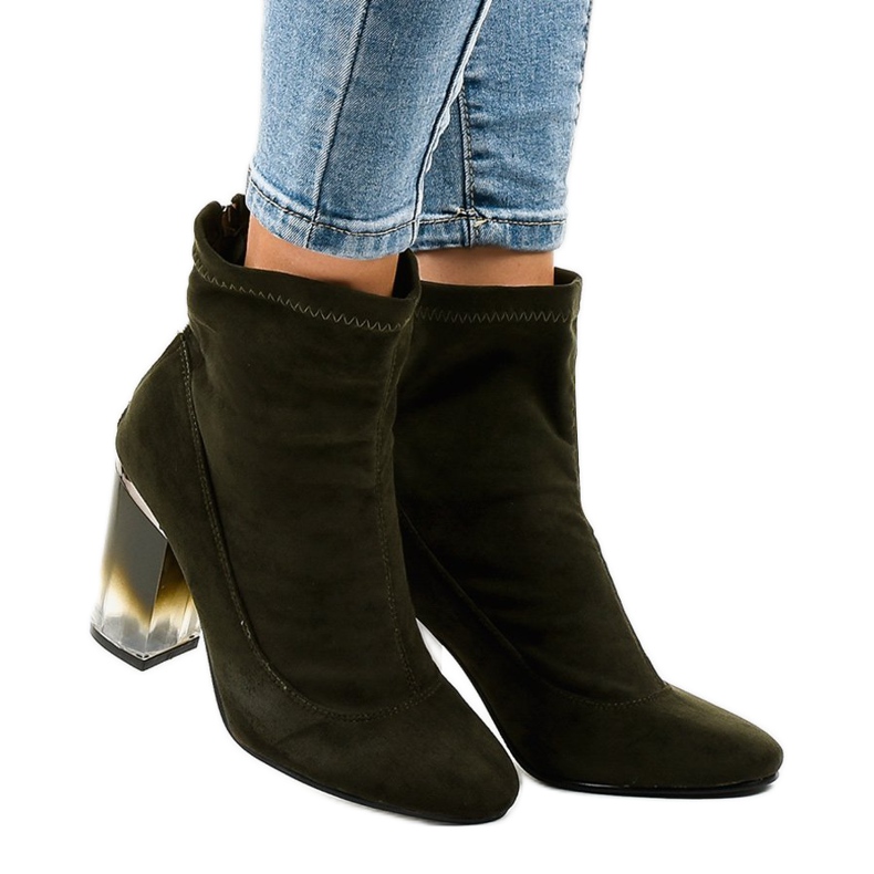 Botins de camurça verde no poste H8-93 2