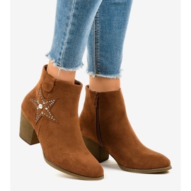 Botas de camurça marrom no poste da estrela L88-163 castanho 1