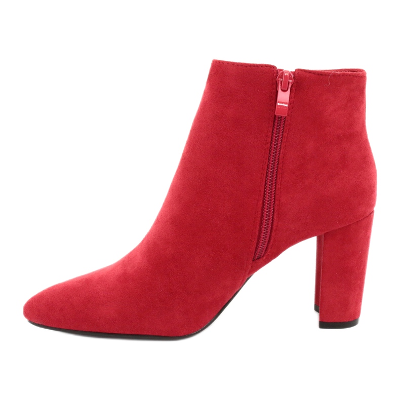 Botas no posto de Sergio Leone 548 vermelho 2