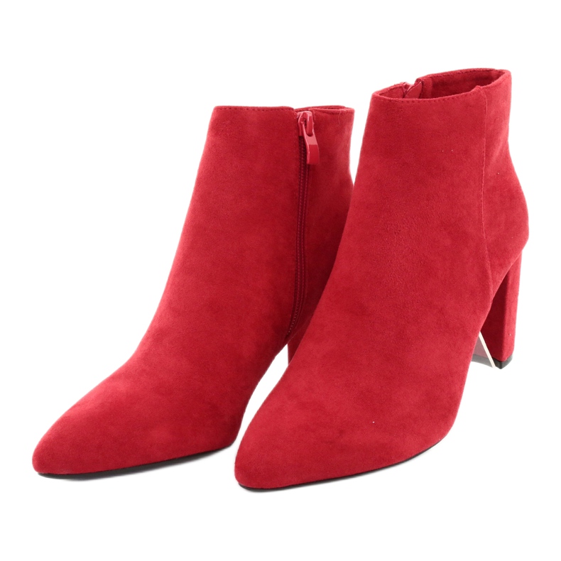 Botas no posto de Sergio Leone 548 vermelho 3