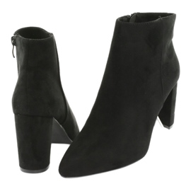 Botas no posto de Sergio Leone 548 preto 3