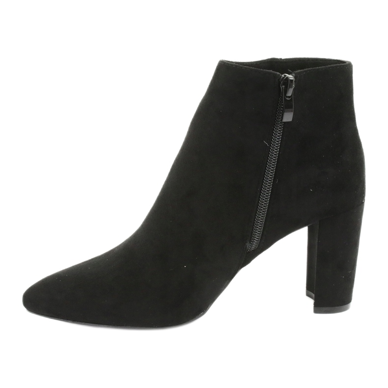 Botas no posto de Sergio Leone 548 preto 2