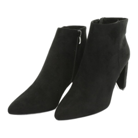 Botas no posto de Sergio Leone 548 preto 4