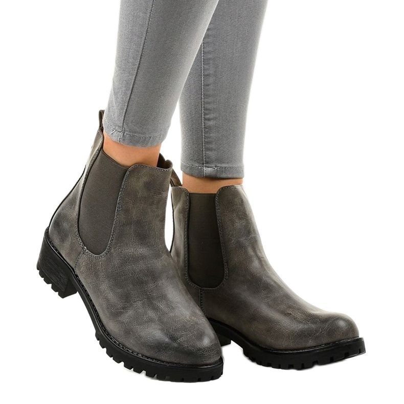 Botas cinza no espigão com elástico Z105 1