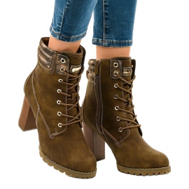 Botas de cano altas verdes na postagem 878-GA 1