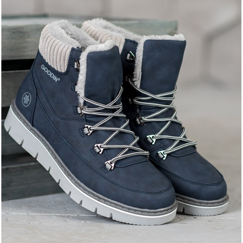 Goodin Caçadores na plataforma azul 1