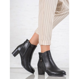 J. Star Botas quentes no poste preto 2 J. Star Botas quentes no poste preto 2