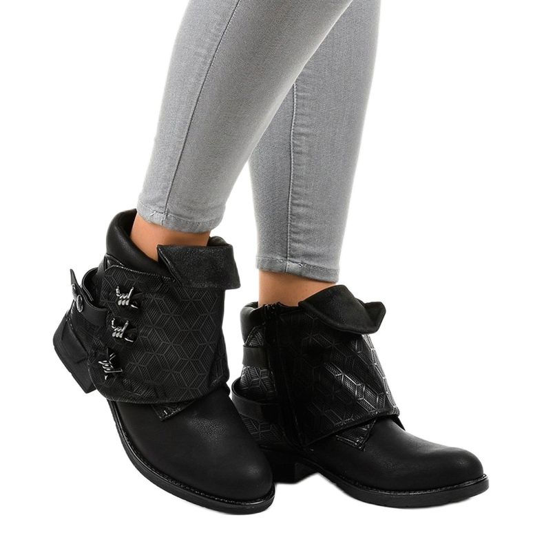 Botas pretas isoladas A-203 castanho 1