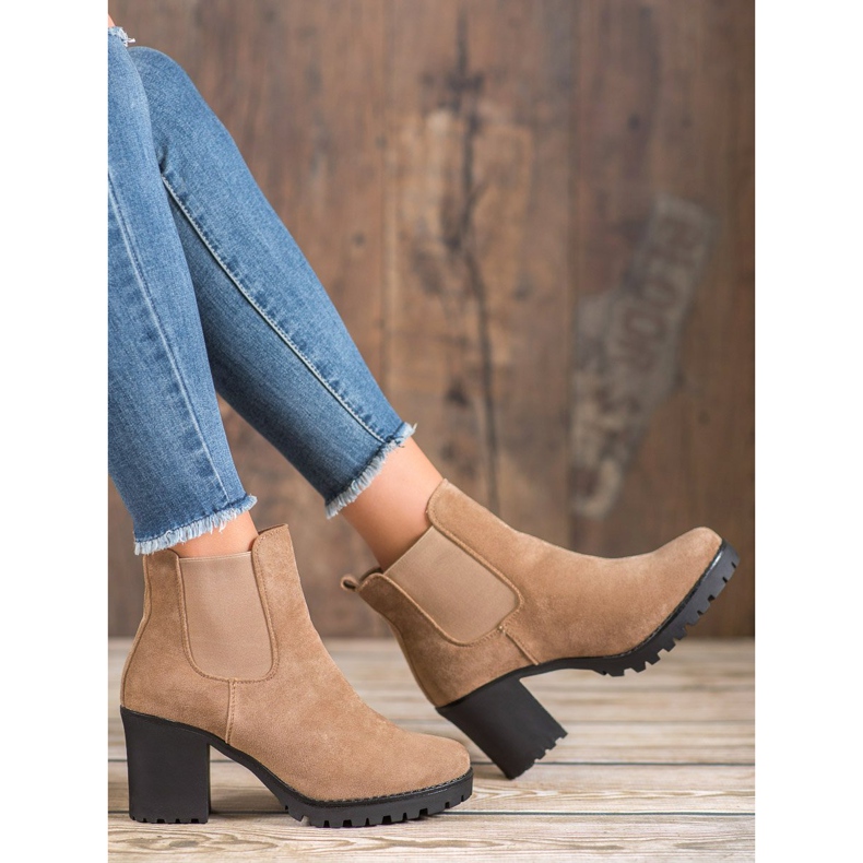 Queentina Chelsea Boots em um bar castanho 1