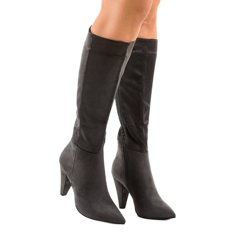 Botas femininas de camurça cinza no poste 8677 1