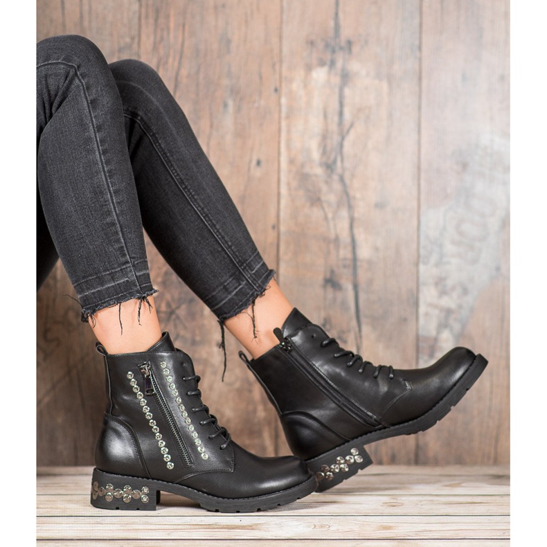 Janessa Botas amarradas com jatos preto 1 Janessa Botas amarradas com jatos preto 1