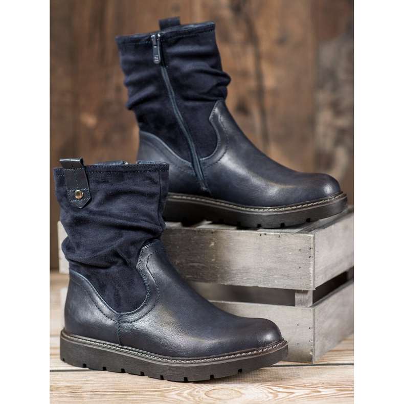 Ideal Shoes Trabalhadores na plataforma azul 2