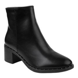 Botins pretos no poste J518 1