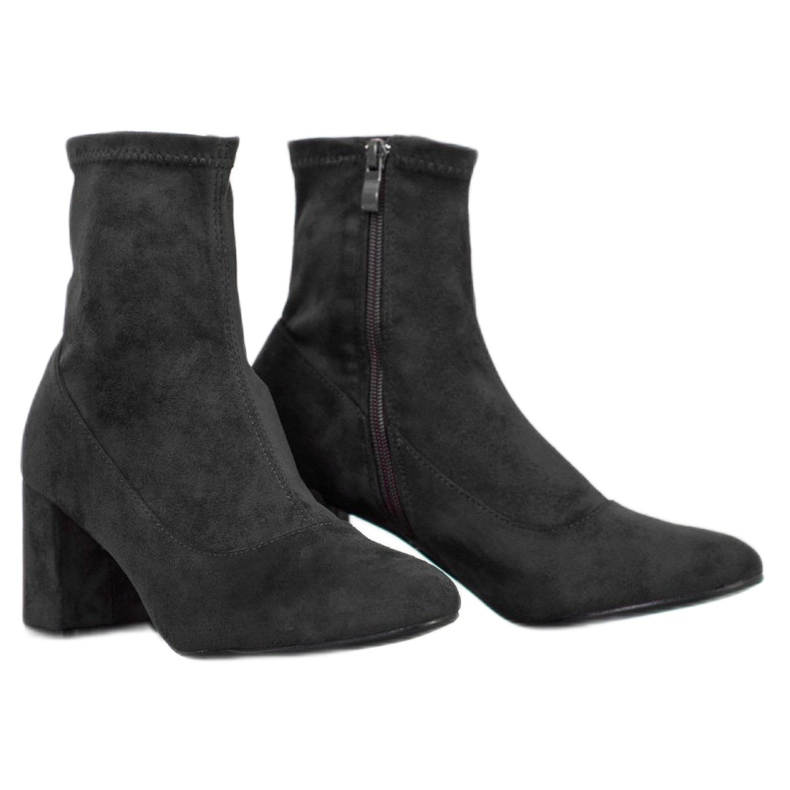 Diamantique Botas pretas em um poste preto 1