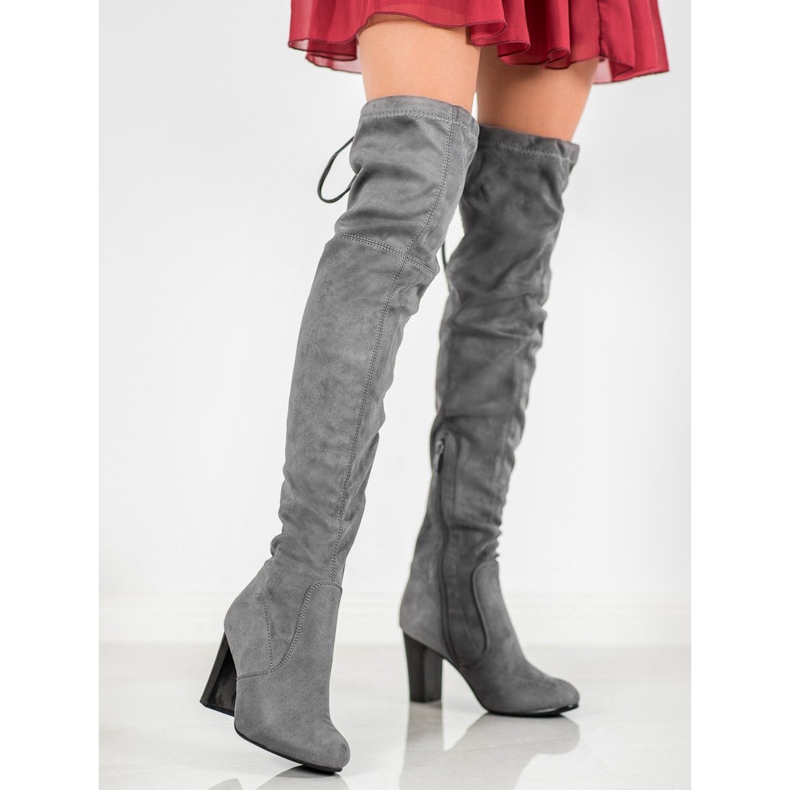 Vesuvio Botas cinzentas no posto cinza 2