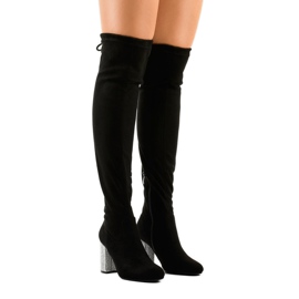 Botas de camurça preta em poste decorado BM150 preto 1