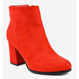 Botas isoladas vermelhas no poste G-7656 vermelho 2