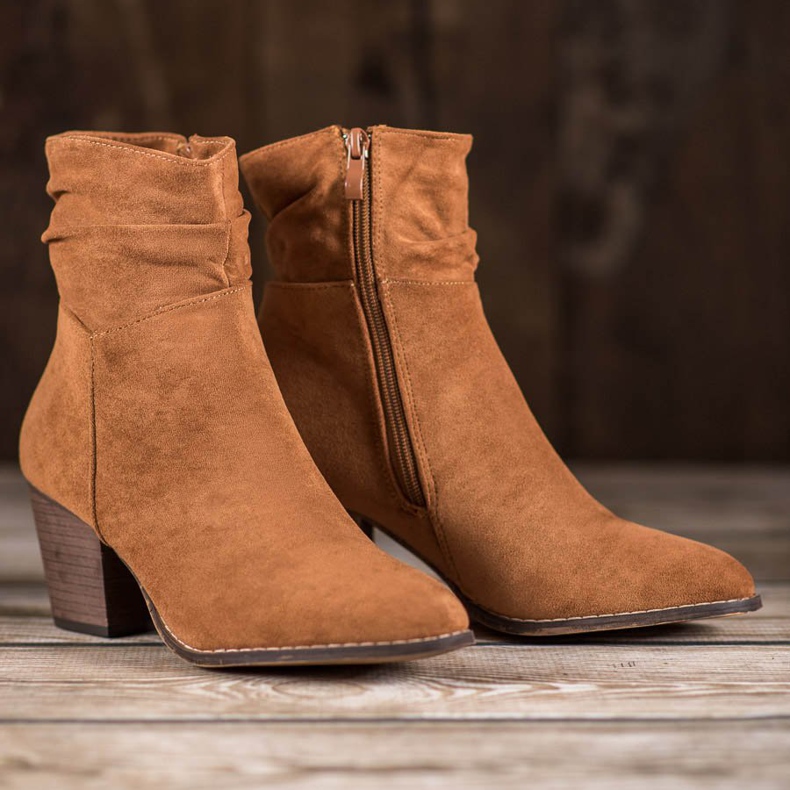 SHELOVET Botas casuais em uma postagem marrom 1