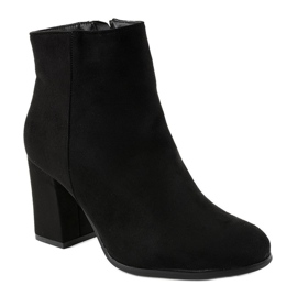 Botas pretas isoladas no poste G-7656 preto 1 Botas pretas isoladas no poste G-7656 preto 1