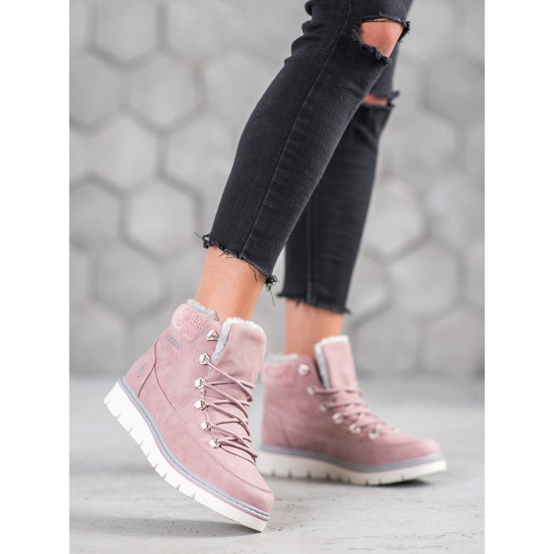 Goodin Caçadores na plataforma rosa 1