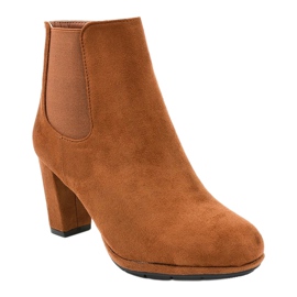Botins marrons no poste F156-2 castanho 1