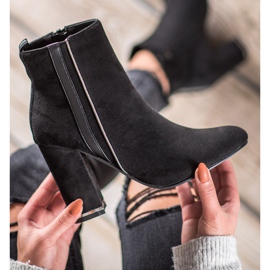 Erynn Botas de camurça com cinto decorativo preto 1