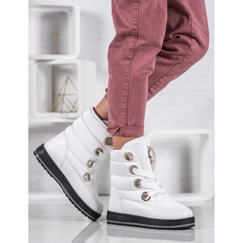 Muto Botas de neve na plataforma branco 1