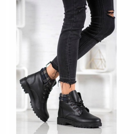 SHELOVET Caçadores confortáveis ​​na plataforma preto 2