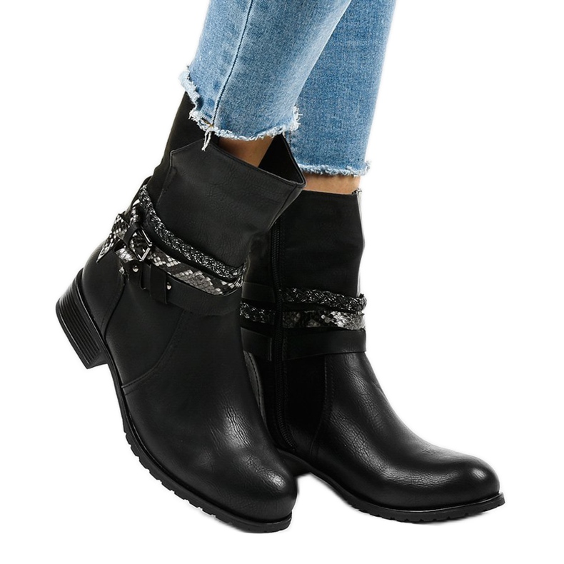 Botas pretas planas isoladas 4440 preto 1