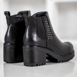 J. Star Botas quentes no poste preto 1