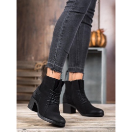 Botas amarradas no poste VINCEZA preto 1