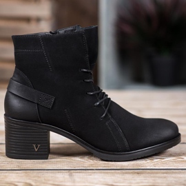 Botas amarradas no poste VINCEZA preto 2