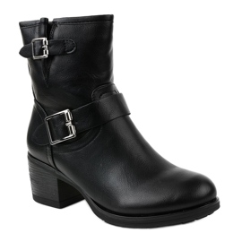 Botas pretas no poste isolado C227-2 preto 1