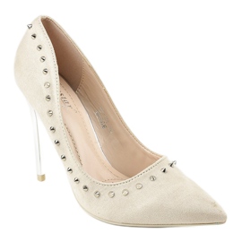 Sapatos bege em um salto NF-04 1