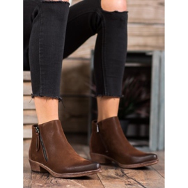 Kylie Cowgirls no controle deslizante marrom 2